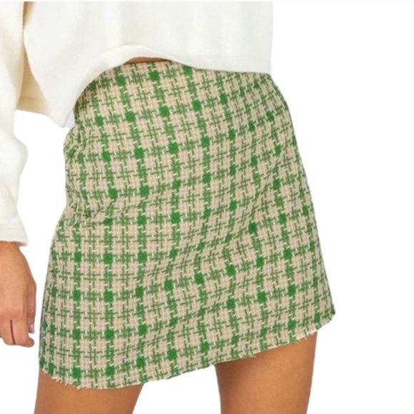 Plaid Tweed A-Line Mini Skirt in Black and White - Picture 7 of 7